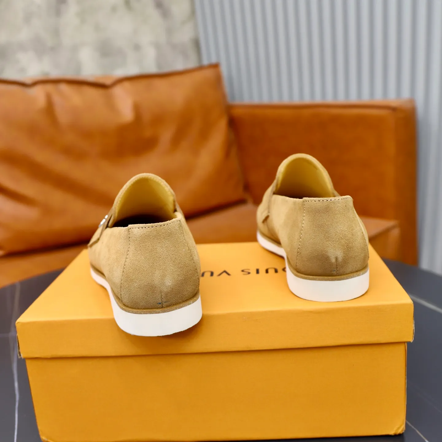 Ex-factory price: 442💰🙅‍♂️🙅‍♂️🙅‍♂️ Brand: LV Louis Vuitton Standard code: 38-44 (45 customized) Grade: Same as the official website Material: Original cow suede material stitching Comfortable and breathable cowhide lining Lightweight wear-resistant foam outsole Style category: Men's fashionable casual shoes Running sports shoes Distinguished luxury brand elements Top luxury color: actual picture color